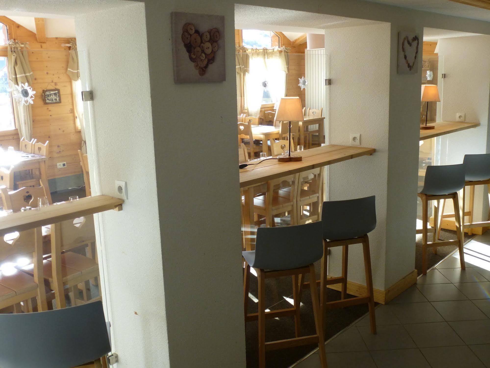 Hotel Lac Bleu 1650 Saint-François-Longchamp Dış mekan fotoğraf