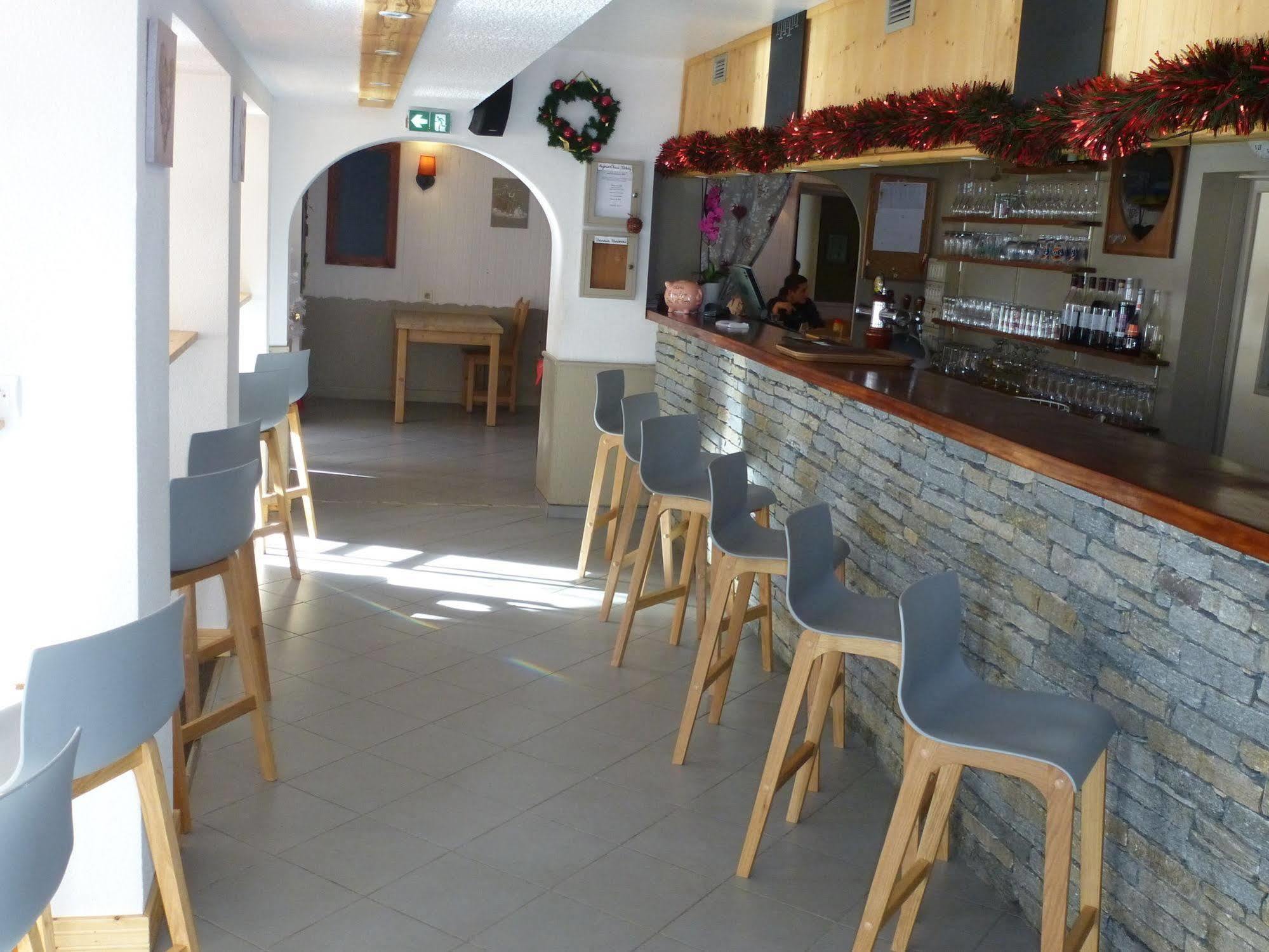 Hotel Lac Bleu 1650 Saint-François-Longchamp Dış mekan fotoğraf
